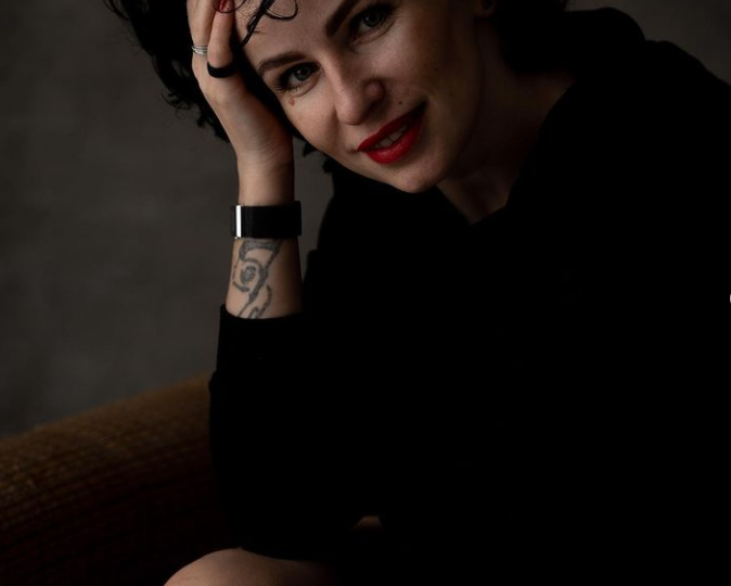 Полюби себя. Будь собой. Прими себя. Сейчас всё на этом повязано.