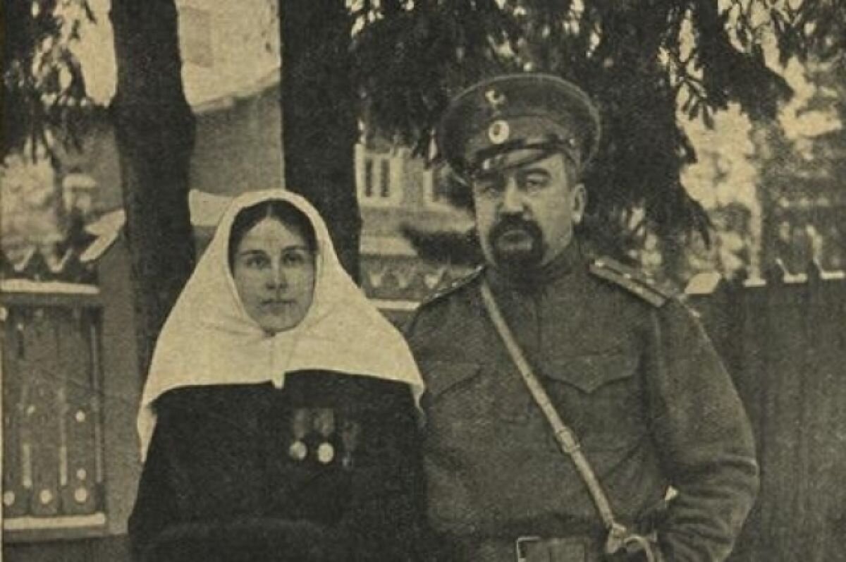    Куприн, призванный в чине поручика на Первую мировую, с Елизаветой Морицевной.