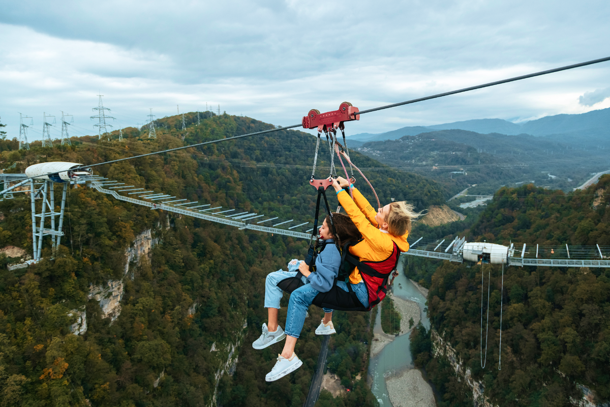 Вот такие виды открываются при полете на Zipline