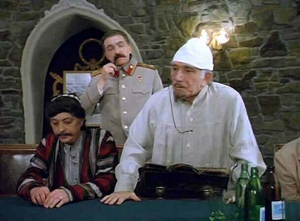 "-Кац предлагает сдаться. - Сдаваться не будем, а чтоб агента победить - надо его купить" Фильм " На Дерибасовской хорошая погода, на Брайтон-Бич опять идут дожди" в роли И.В.Сталина - Андрей Мягков (1938 -2021г.) (фото из открытых источников).