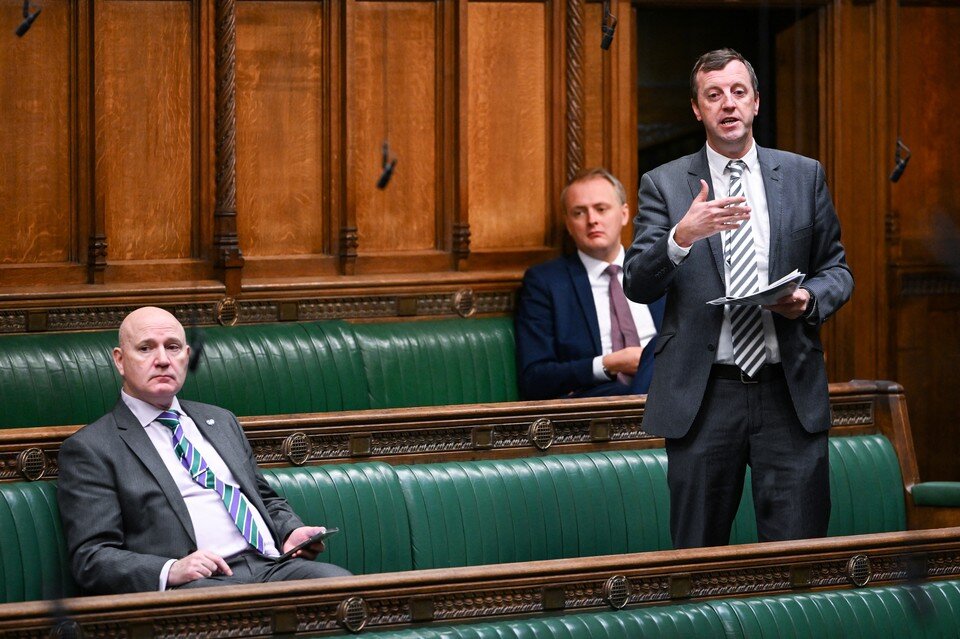     Только 44% депутатов парламента Британии смогли достичь необходимого школьного уровня по математике.  REUTERS