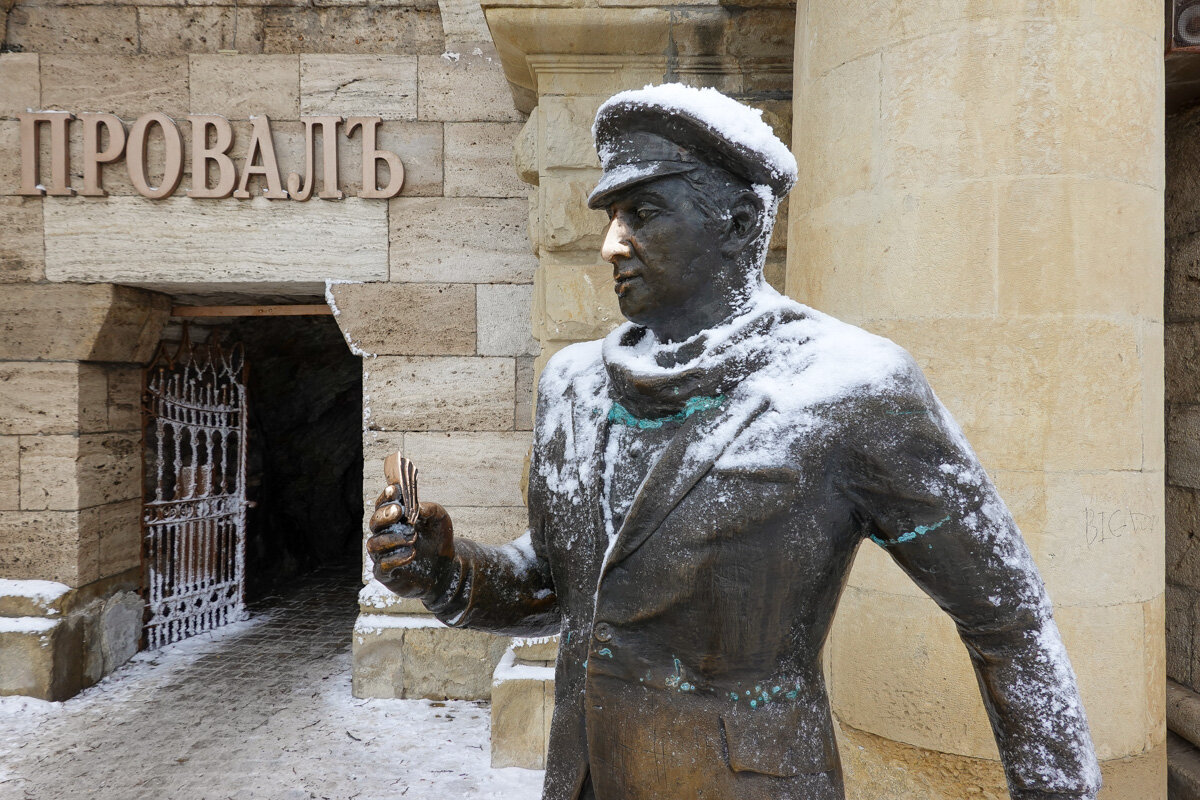 Памятник Остапу с лицом Юрского установлен в 2008 году