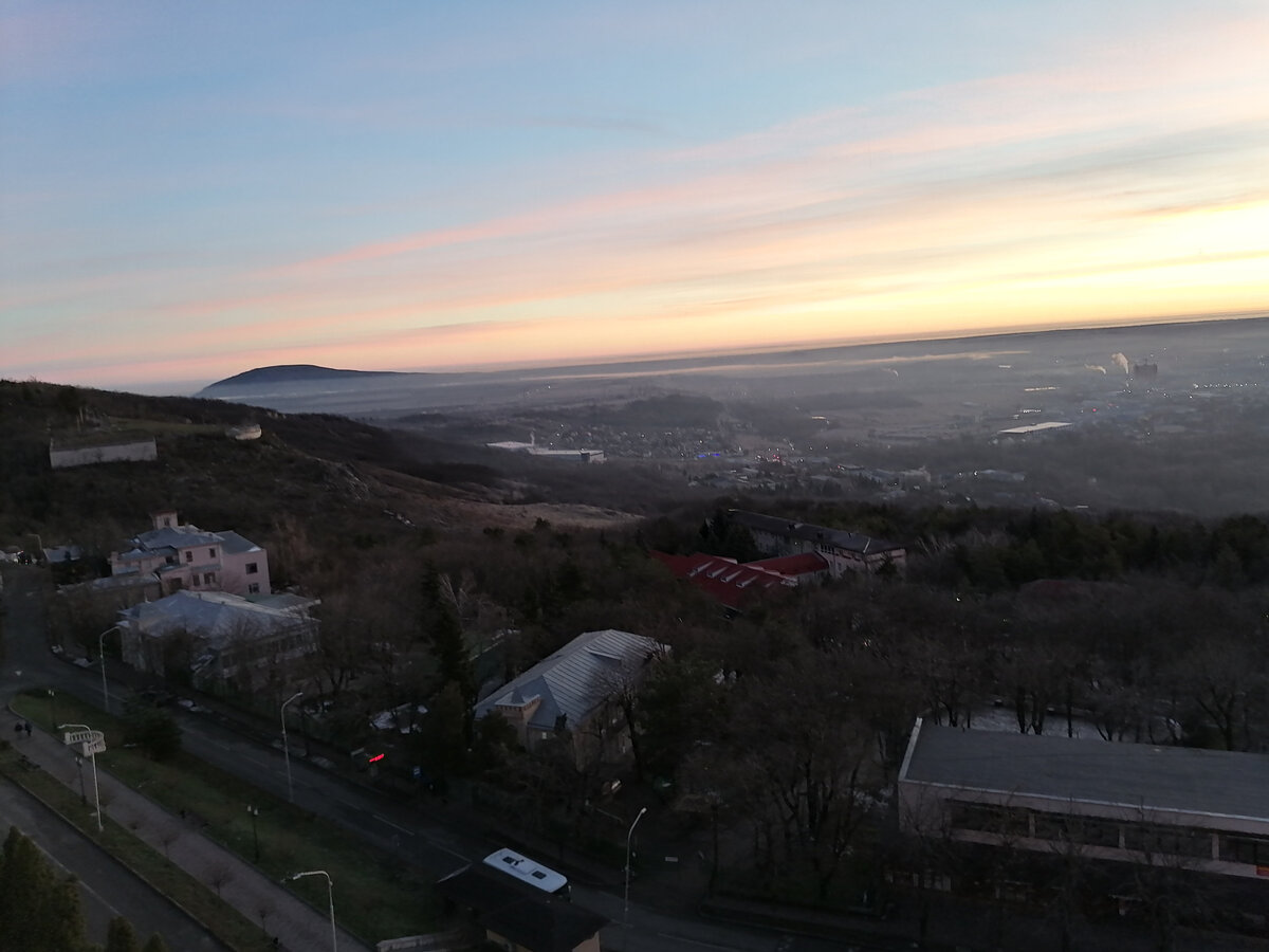 Вид на Пятигорск на восходе. 