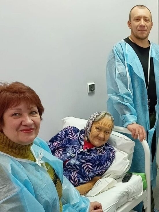     Еще недавно брошенная пенсионерка обрела дочь и внука.