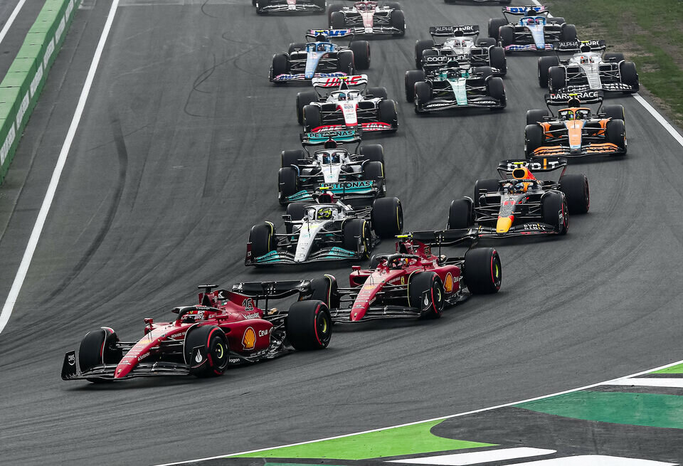    Деймон Хилл: У Ferrari перед сезоном-2023 меньше дел, чем у MercedesFerrari