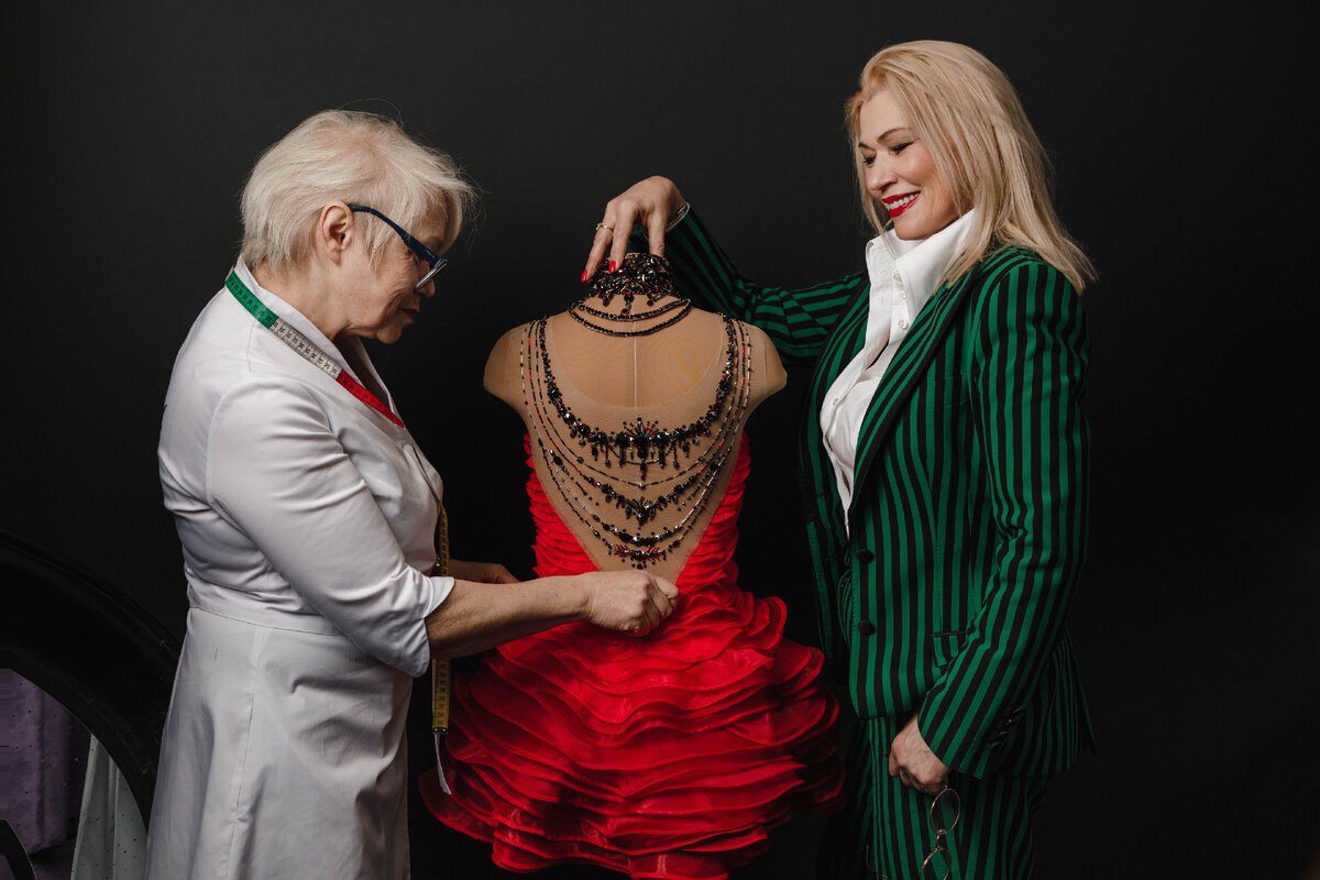 Старший дизайнер ателье Аксель Светлана и портная Наталья