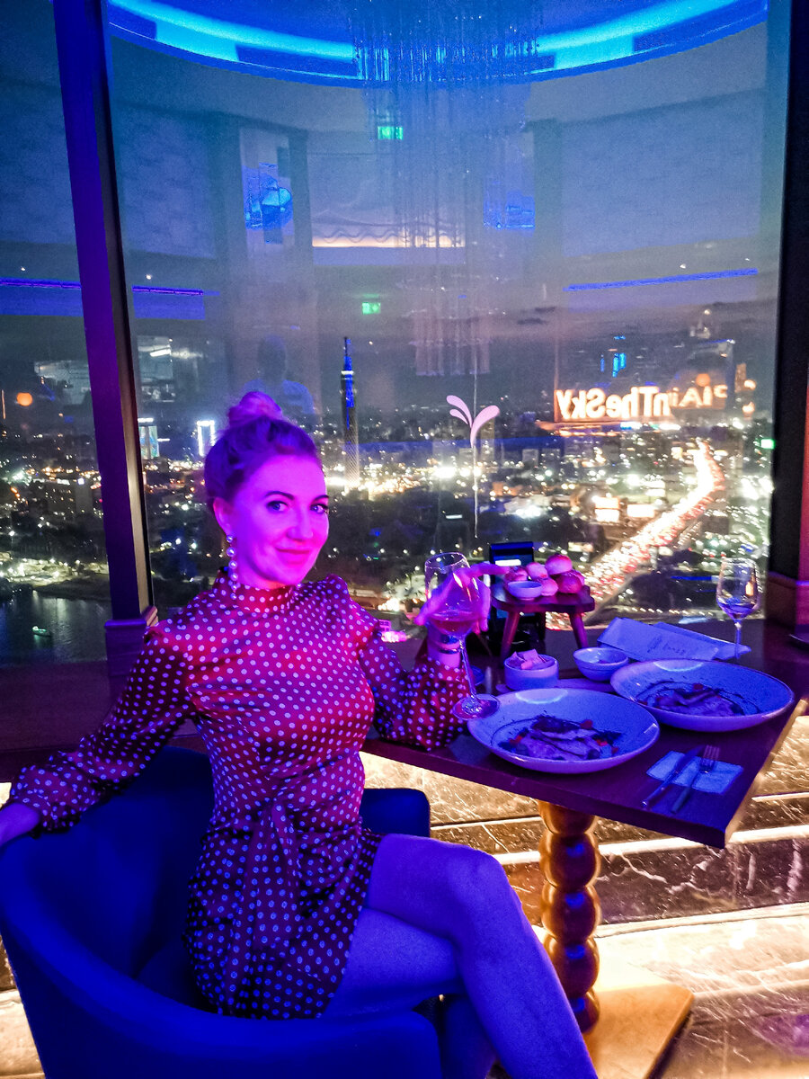 Мой день рождения в ресторане "Opia in the Sky" на 36 этаже.