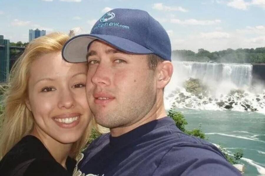     Красавица 27 раз пырнула бывшего любовника и сделала ему “улыбку джокера”. Про это выйдет фильм