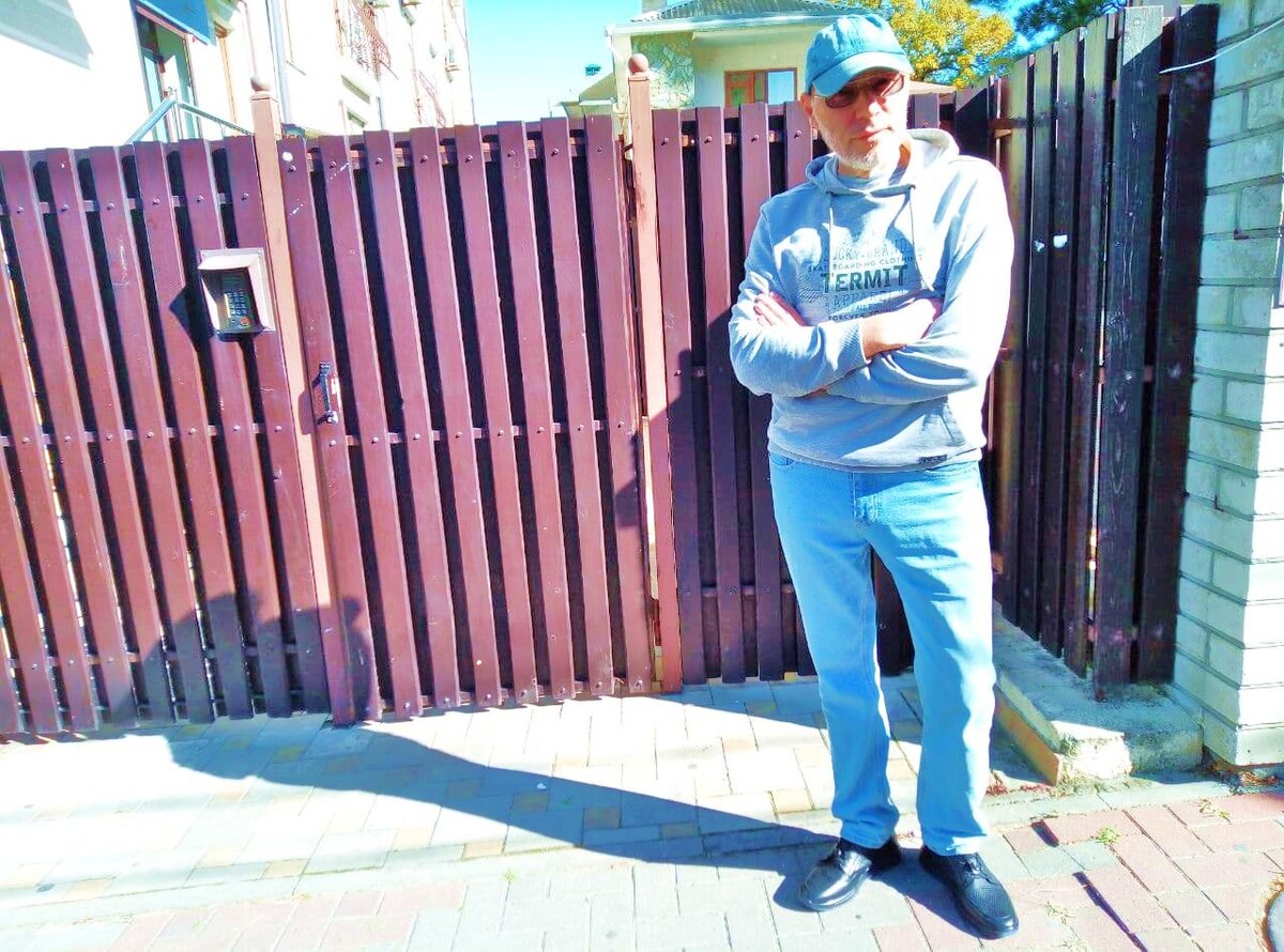 Михаил Лекс, автор рассказа (Геленджик, Курзальная улица)