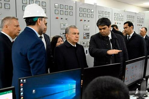 Шавкат Мирзиёев на предприятии Aksa Enerji Bukhara. Фото пресс-службы президента Узбекистана