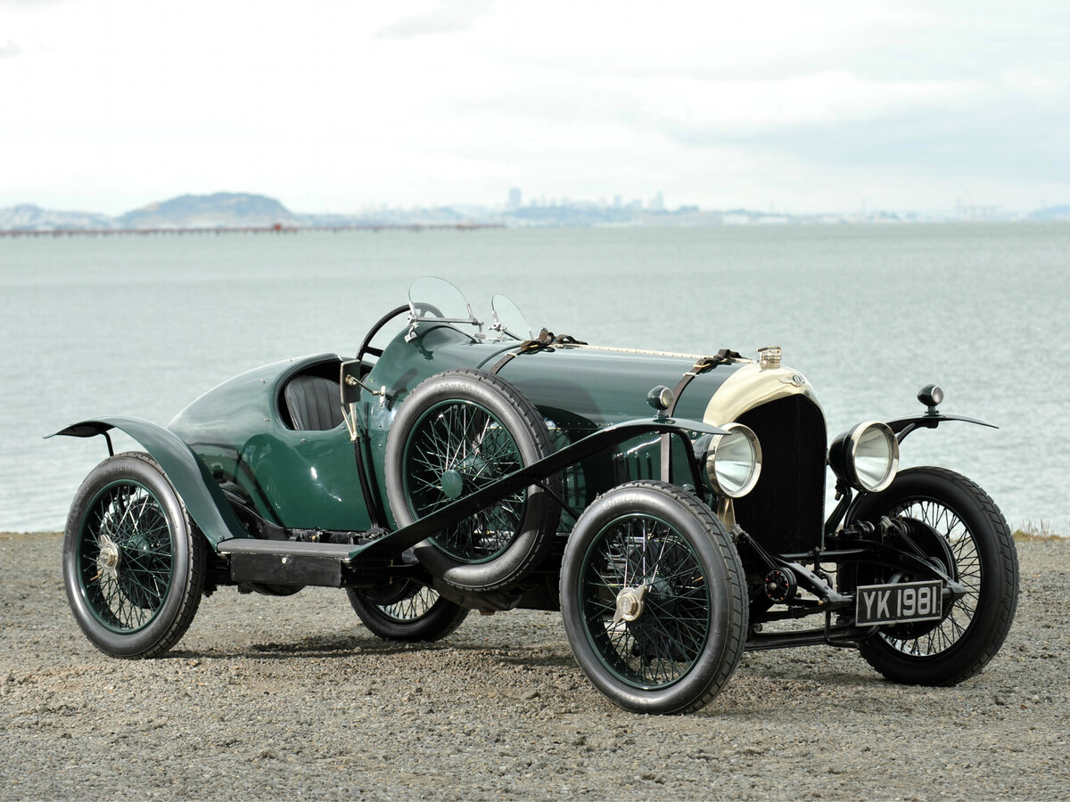 Переезд в Кроули и сотрудничество с Rolls-Royce