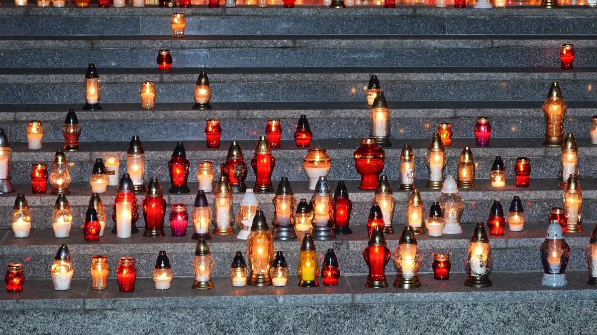В гроб умершего принято класть икону для отпевания. Фото: www.piqsels.com