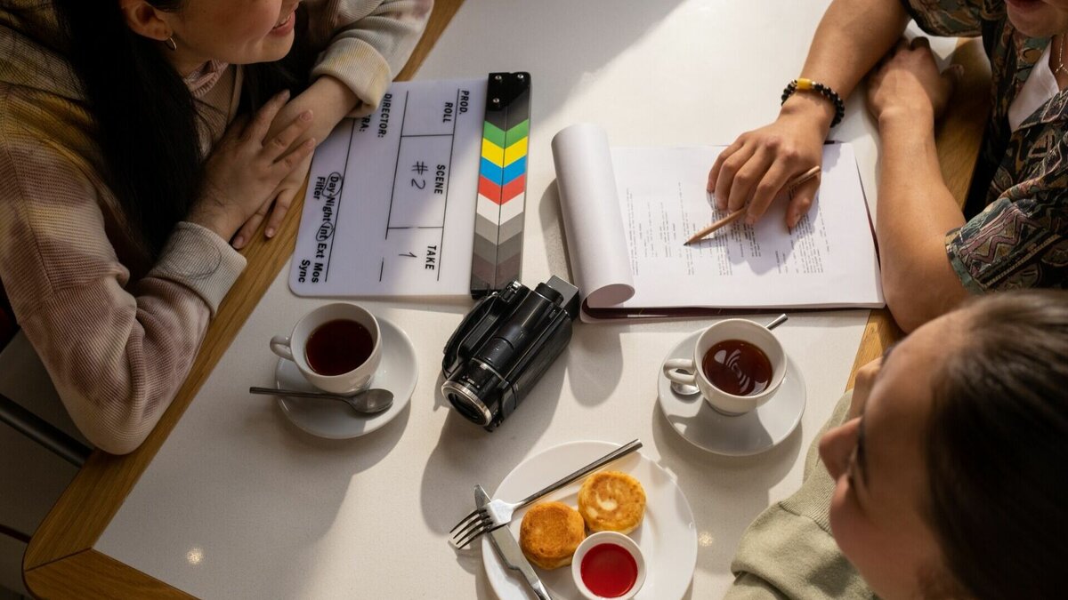     В Абакане 29-летняя женщина отправляла свои интимные фото мошенникам — она думала, что переписывается с зарубежной знаменитостью.