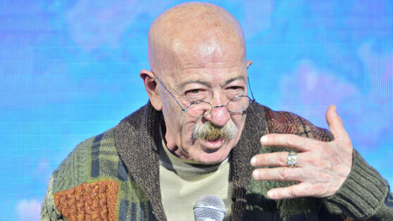    Розенбаум после сообщений о госпитализации заявил, что с ним все в порядке Анастасия Романова