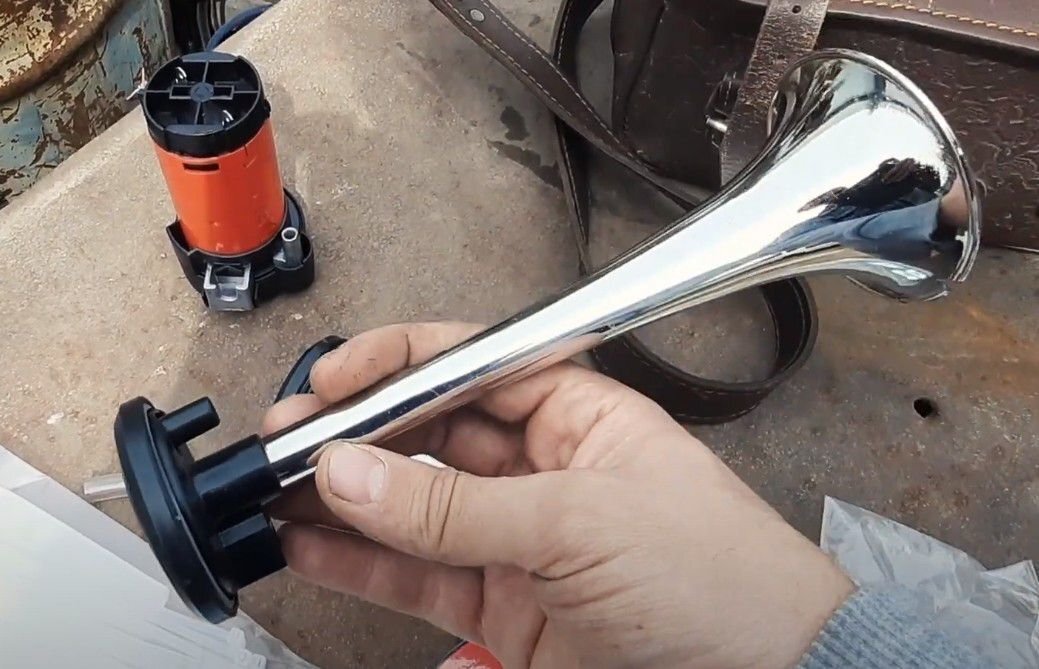      С виду качественная вещь, а на деле хрупкая пластмасса