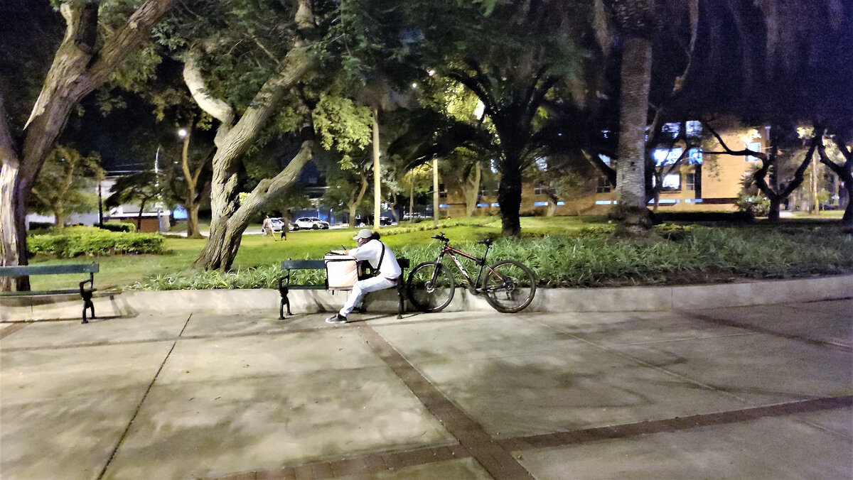 Парк с фонтаном