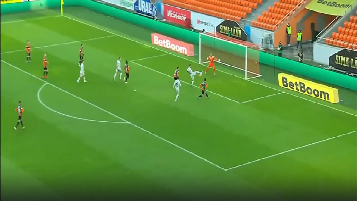 Заболотный забивает гол