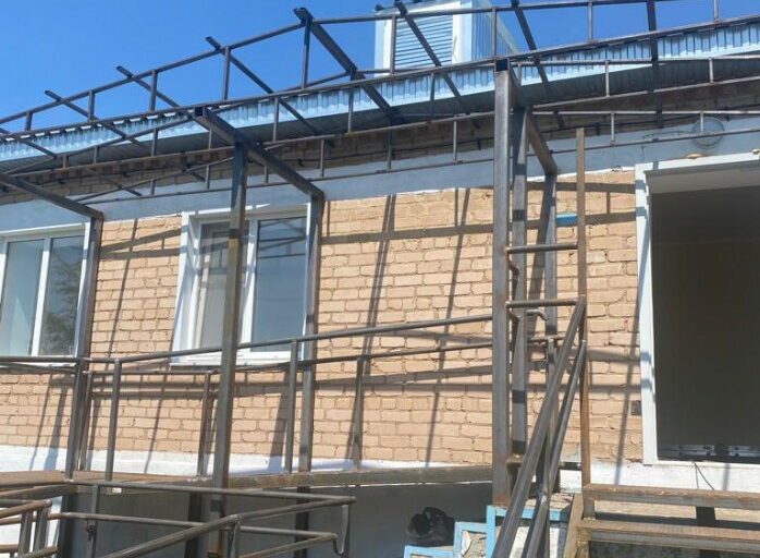    В Шарлыкском районе идет капитальный ремонт ФАПа Кристина Просвиркина