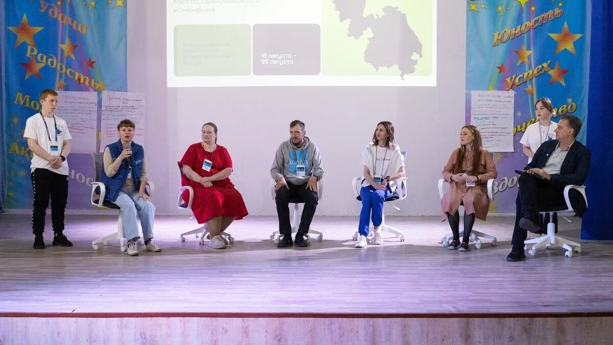     В рамках данного мероприятия ведущие эксперты в области реализации общественных экологических проектов региона выступили в качестве наставников у ребят из 11 муниципальных районов края.