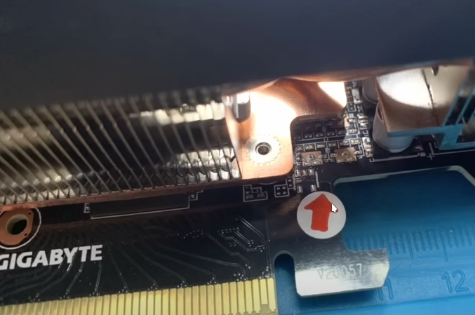    RTX-видеокарты GIGABYTE со временем трескаются. И это не гарантийный случай