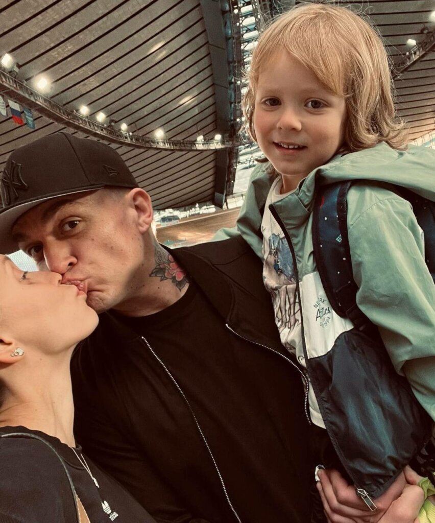    Регина Тодоренко и Влад Топалов с сыном Михаилом