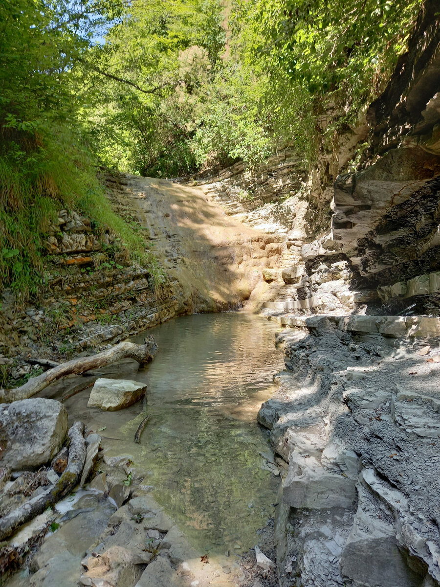 Походы в новороссийске. Черкесское ущелье Кабардино Балкария. 12 Водопадов Новороссийск. Черкесское ущелье в Новороссийске. Луначарские водопады Новороссийск.