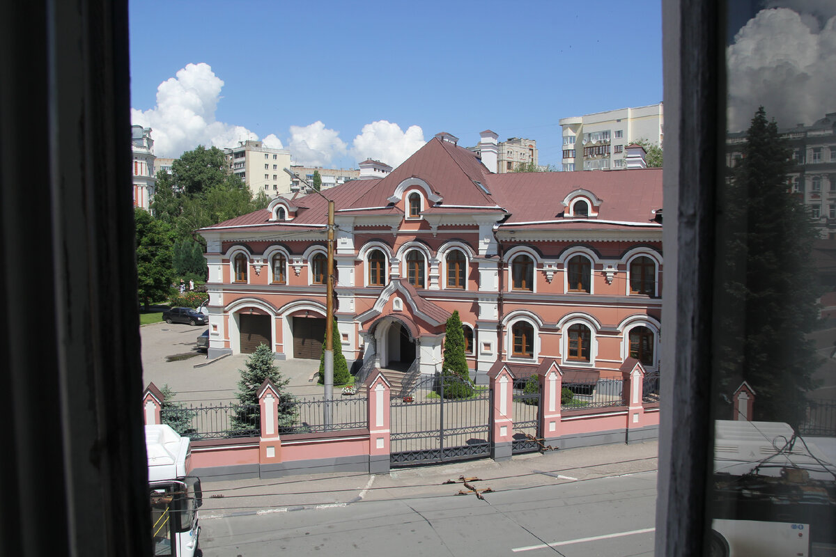 Если вы бывали когда нибудь в музее, из которого не хочется долго  уходить, то тогда вам стоит сходить и в музей краеведения, который находится в Саратове, на ул.-25