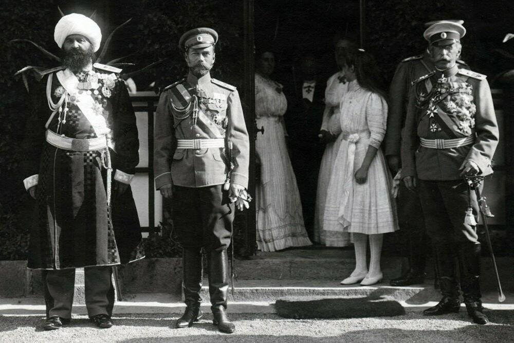 Эмир Бухарский Сеид Алим-хан и император Николай Второй.