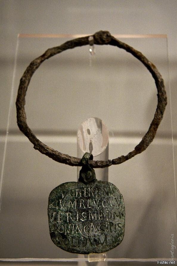 Железный ошейник римского раба с табличкой: «Верните меня моему хозяину Зонису».