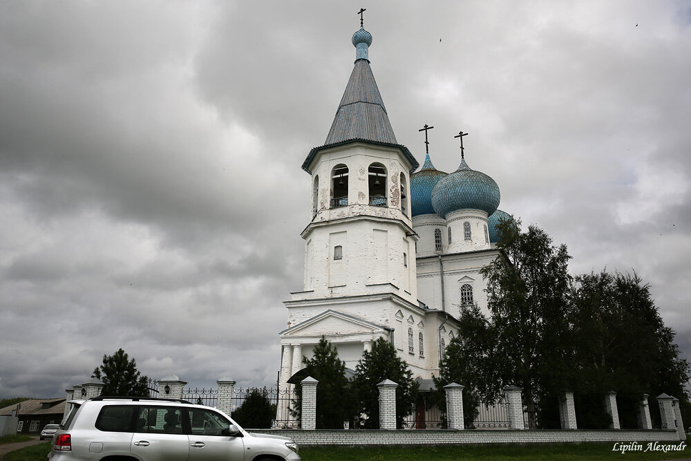 01 В 1808 году был заложен каменный храм Сретения Господня, который был освящён в 1827 году, а строительство было полностью завершено семьдесят лет спустя после закладки, в 1878 году. 