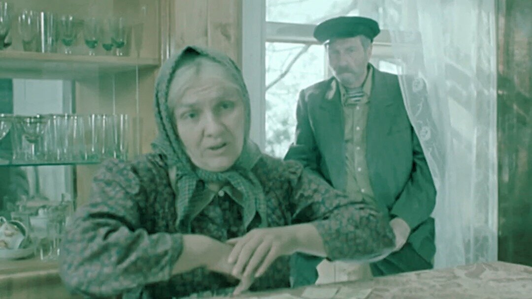 Кадр из фильма "Любовь и голуби"