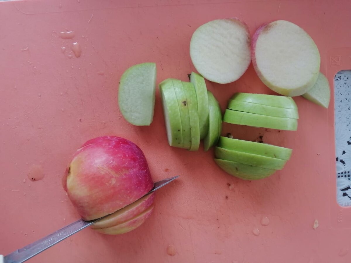 Режем яблоки