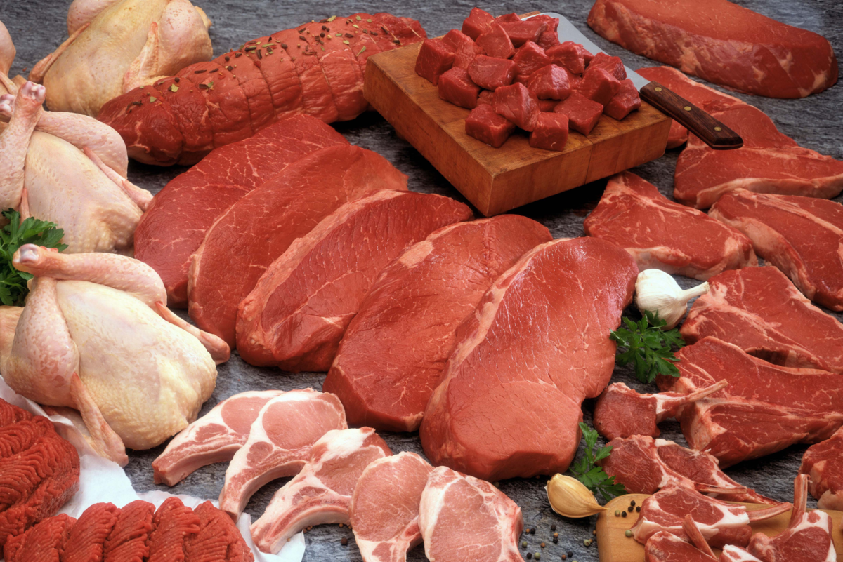 Видеть много мяса. Мясо. Мясные продукты. Переработанное мясо. Мясо и мясные полуфабрикаты.