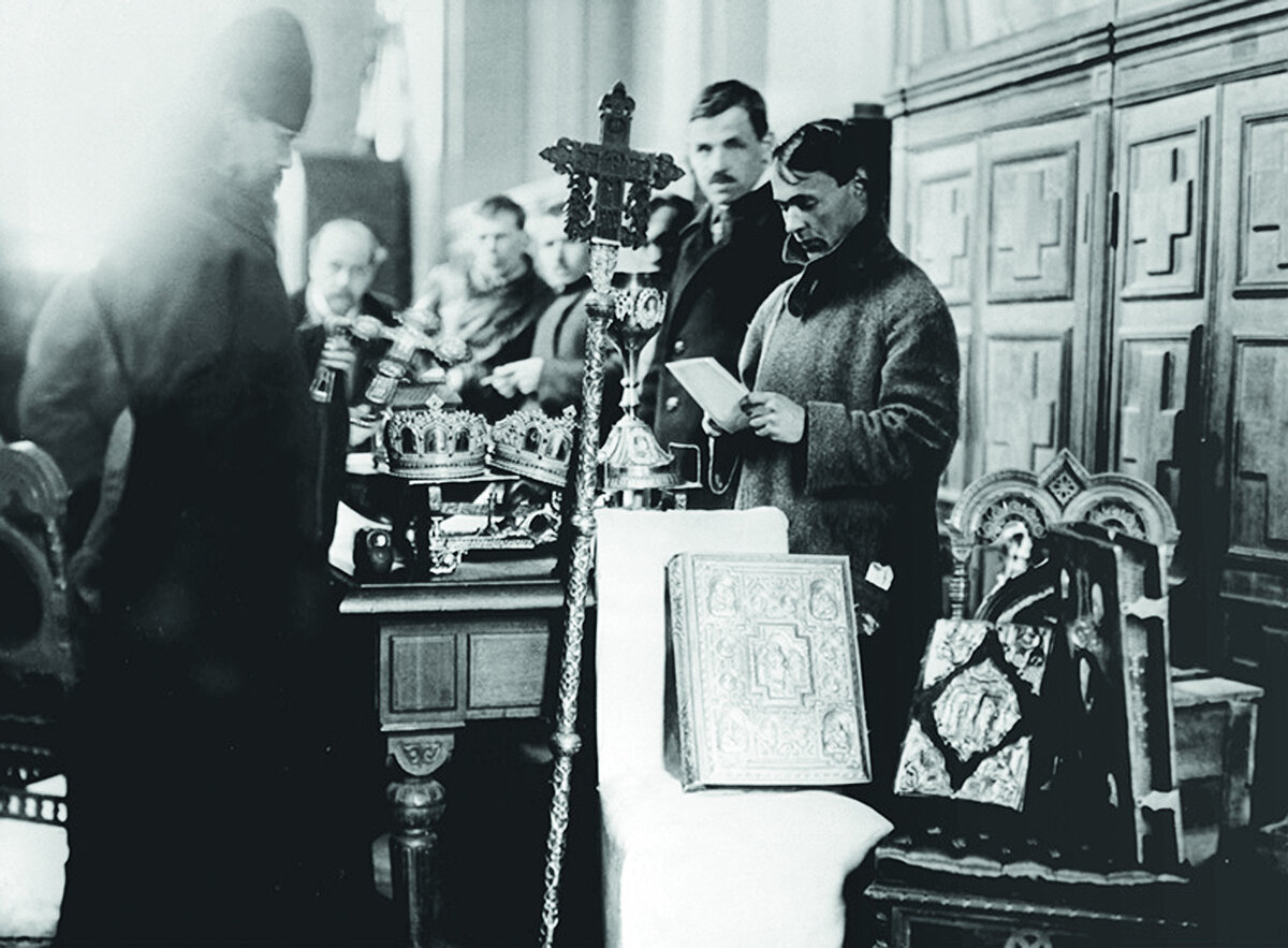 Изъятие церковных ценностей 1922 год. Яндекс картинки.