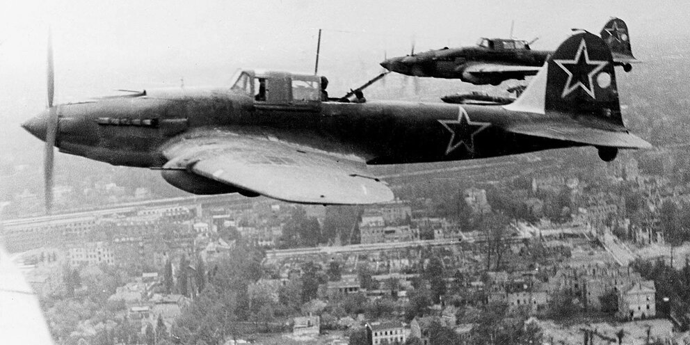 Ил-2 самый массовый боевой самолёт Не только в СССР но и во всем мире. Было выпущено более 36 тысяч штук.