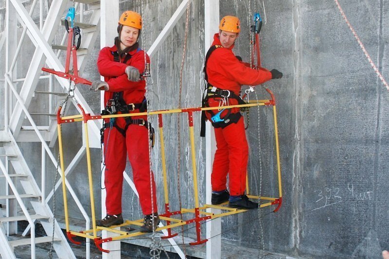 Промышленный альпинизм с использованием средств подмащивания (ист.изоб. интернет)