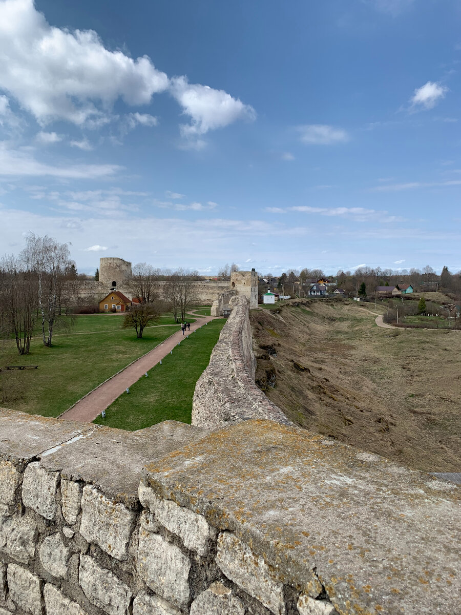 Вид с  Изборской крепости.