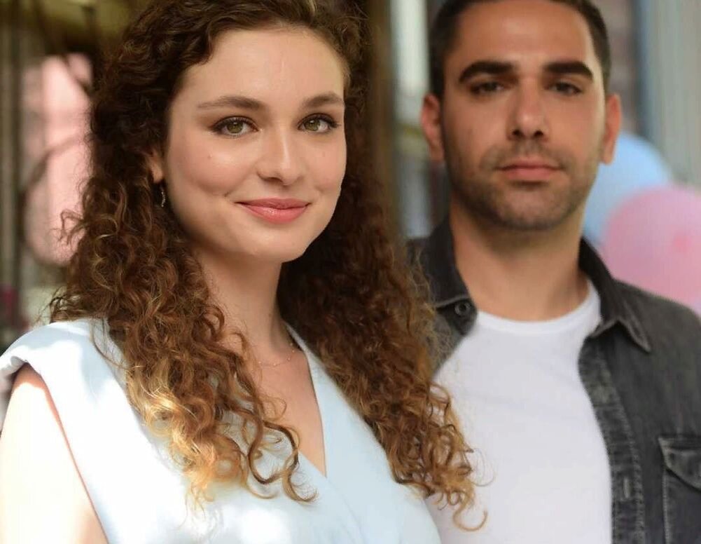 Кадир Догулу, Серра Арытюрк.