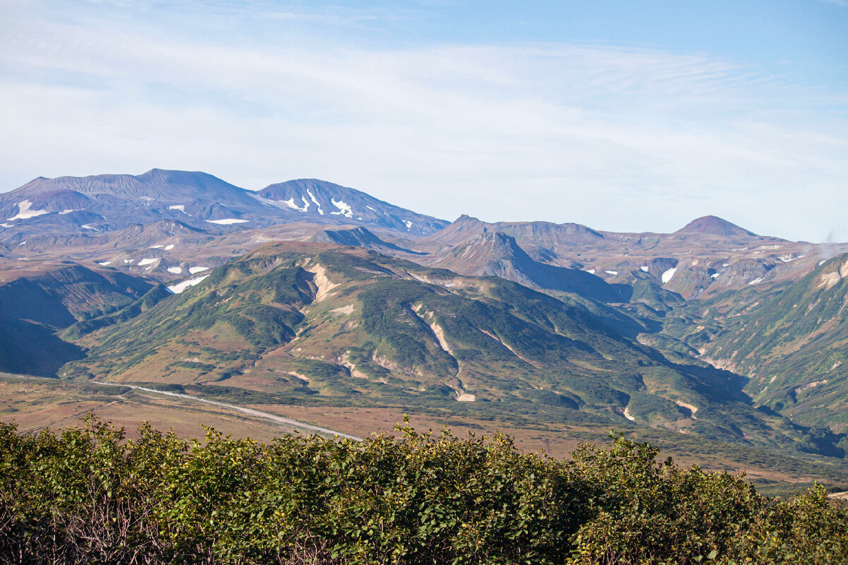 Вид с перевала. Фото автора. Листайте галерею, чтобы увидеть больше