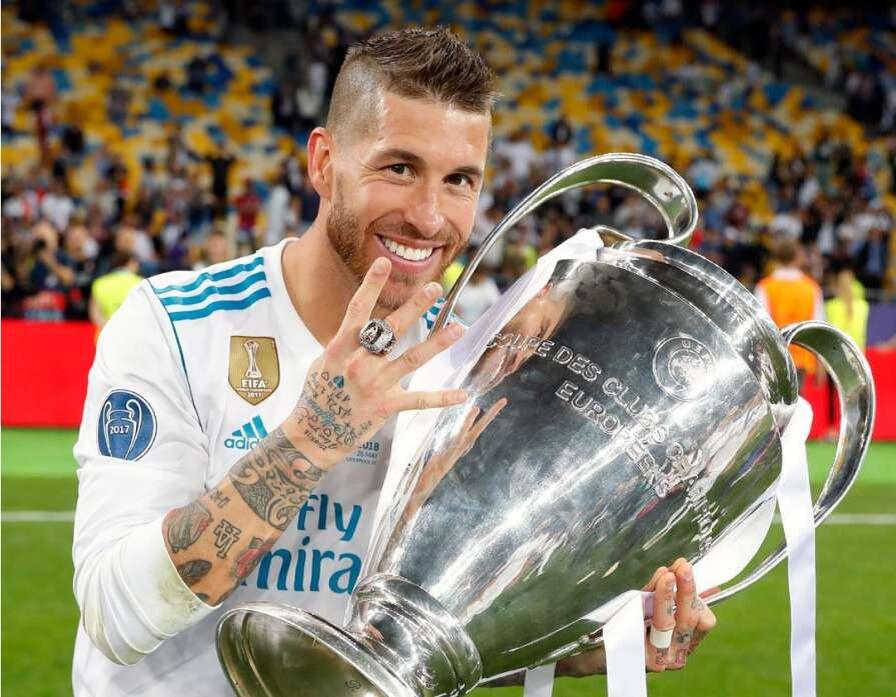 Серхио Рамос с трофеем Лиги Чемпионов в 2018 году