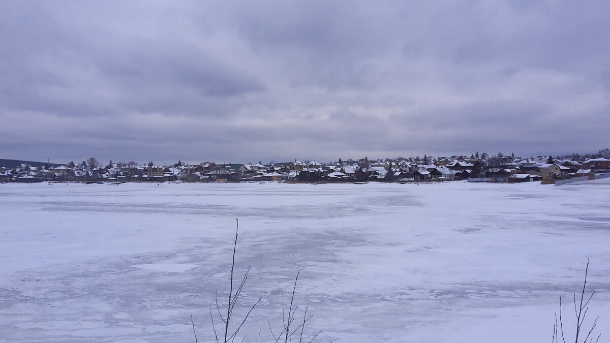 Вид на Сысерть со стороны плотины.