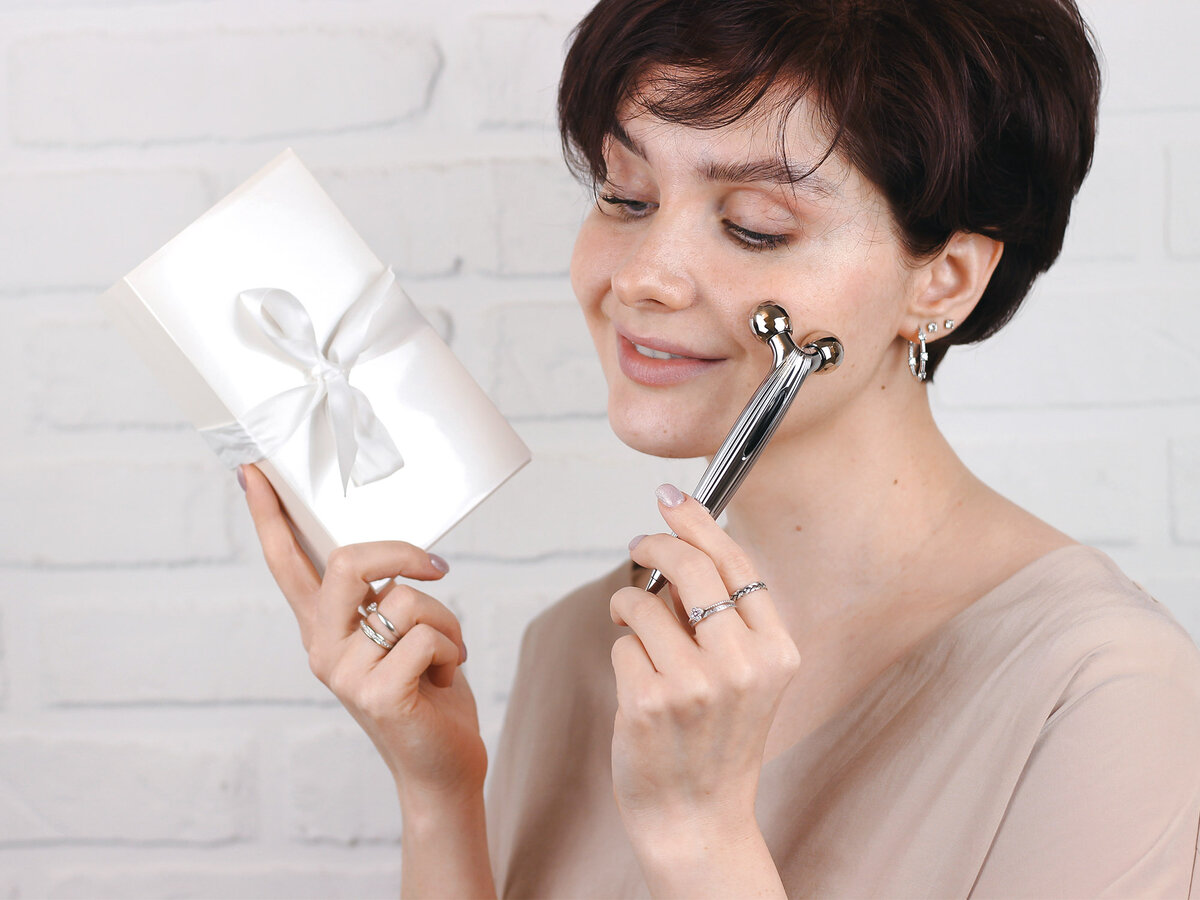 Привет, дорогие читатели, меня зовут Таня, добро пожаловать в мой блог! Здесь я пишу обо всём, что нахожу полезным и красивым. Обычно мы с вами что-то красим или втираем, а сегодня ээээх, прокачу!