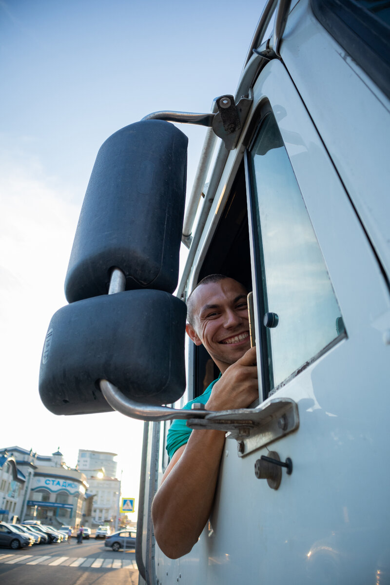 Модель Радмир в своем тягаче International-9800, Уфа, август 2021