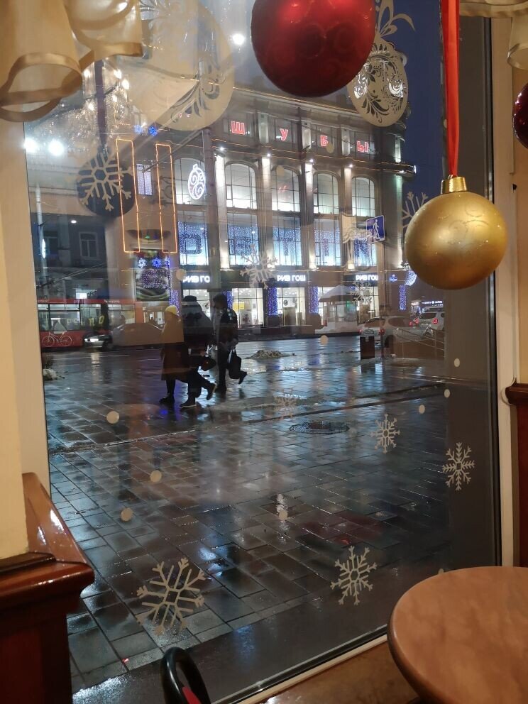 Вид на универмаг из кафе "Золотой колос", Ростов-на-Дону. Фото автора.