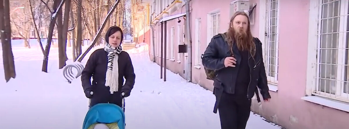 Обратите внимание. Никакого экстрима. Папа в штанах. И это радует. 