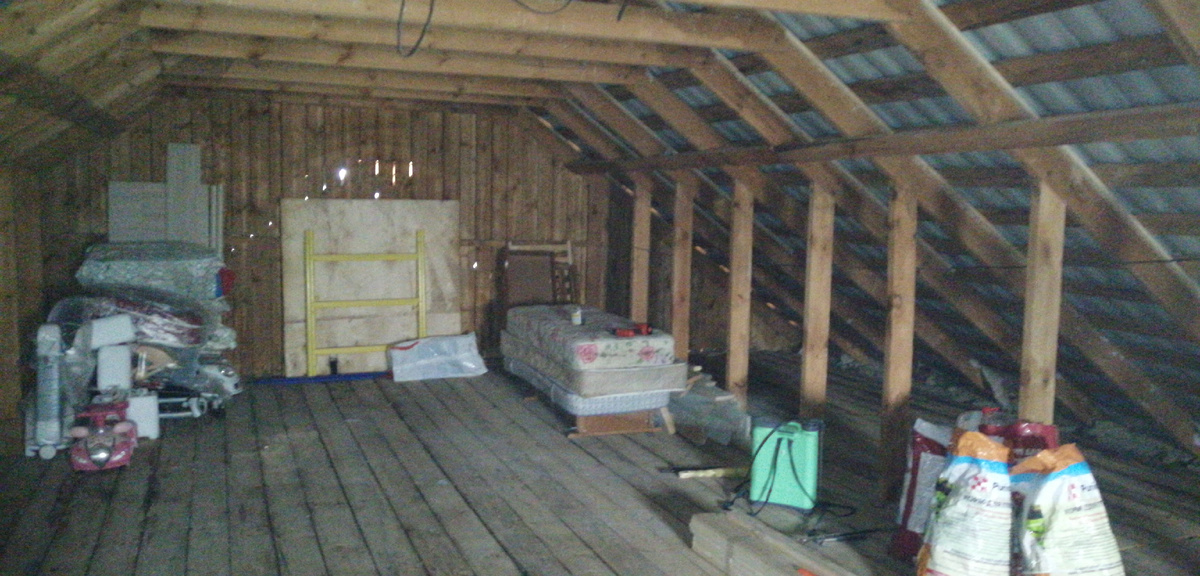 Лаги обработаны, бруски прикручены. 