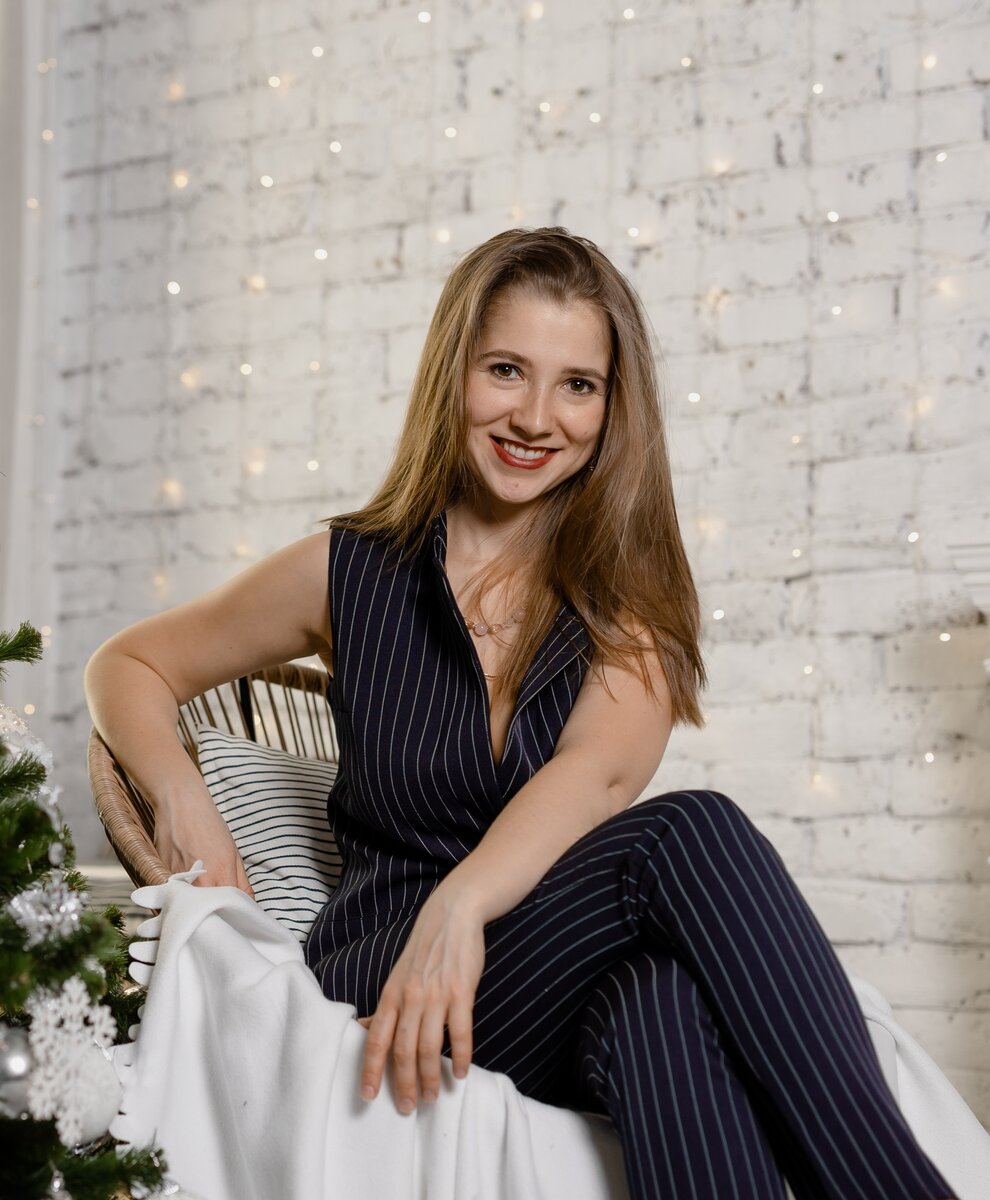 Это я, София Олеговна, практикующий врач акушер-гинеколог и мама троих детей.🥰