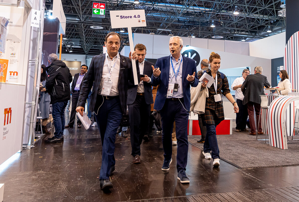 Проведение экскурсии Store 4.0 на крупнейшей мировой выставке EuroShop 2020 Дюссельдорф. Экскурсию проводит независимый эксперт по инновациям в ритейле Агатов Борис 