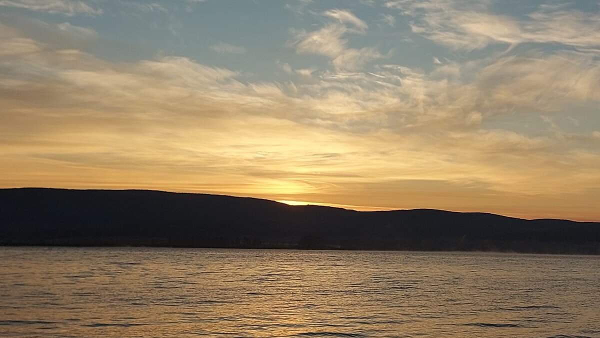 Нугушское водохранилище или как второе имя, говорят "нугушское море". Приезжая сюда, вы можете с легкостью почувствовать и ощутить незабываемые, эмоциональные, прекрасные впечатление от природной красоты.