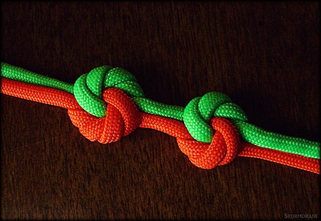 Наши жизни, точно в узелки, связаны и с жизнями чужими, и хоть глазу они явно не видны, узелки нас эти делают другими...